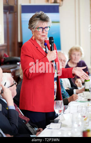 Prue Leith in den Oldie literarische Mittagessen 02.04.19. Stockfoto