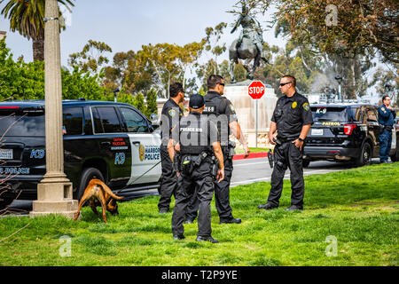 März 19, 2019 San Diego/CA/USA - K9Unit Übungen im Balboa Park Stockfoto