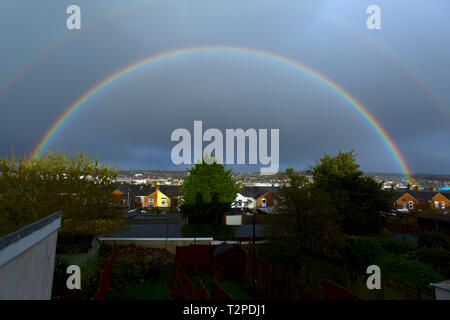 Doppel, Regenbogen, über, Stadt, Küste, Meer, Osten, Cowes, Isle of Wight, England, Vereinigtes Königreich, Stockfoto