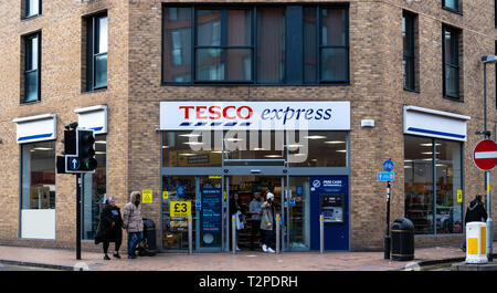 Birmingham, England - 17. März 2019: Die Fassade der Tesco Express Stores in Claybrook Straße Stockfoto