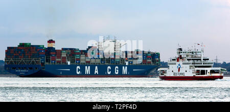 Große, Import, Dienstleistungen, Versand, Agent, Hafen, Hafen, Master, Start, Escort, Pilot, Behälter, Schiff, Southampton, Terminal, den Solent, China, Europa, Import, Handel, Stockfoto