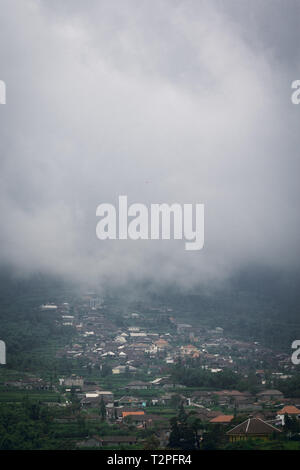 Lösung unter den Wolken Stockfoto