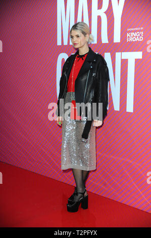 Pixie Geldof, kommen für die Mary Quant Ausstellung von Kings Road gefördert, an der V&A Museum in London. Stockfoto