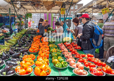 Obst und Gemüse ausgeht, Lewisham, Lewisham High Street, Lewisham, London Borough von Lewisham, Greater London, England, Vereinigtes Königreich Stockfoto