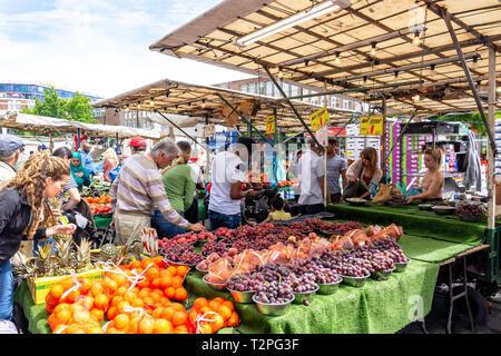 Obst und Gemüse Stände, Lewisham, Lewisham High Street, Lewisham, London Borough von Lewisham, Greater London, England, Vereinigtes Königreich Stockfoto