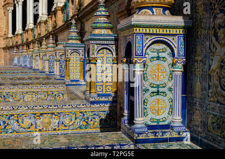 Close-up Keramik Details der bunten und schönen Plaza de Espana, Sevilla, Spanien Stockfoto