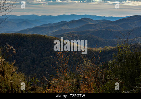 Spektakuläre Bergkette vistas von Charlies Bunion, Appalachian Trail, Great Smoky Mountains National Park, außerhalb Gatlinburg, Tennessee, USA. Stockfoto