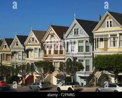 SAN FRANCISCO, Kalifornien, USA - 30. AUGUST 2015: die Reihe der viktorianischen Häuser, bezeichnet als die painted ladies, in San Francisco, Kalifornien Stockfoto