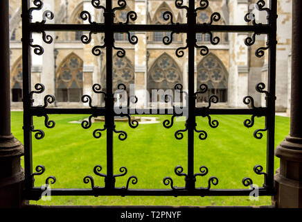 Klöster und Innenhof des Royal Westminster Abbey. London, Großbritannien Stockfoto