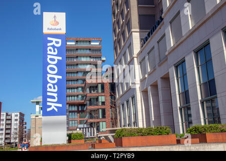 Reklametafeln Rabobank an den Parktoren Gebäude in Amsterdam Die Niederlande 2019 Stockfoto