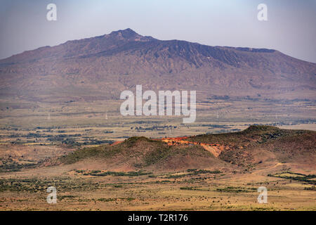 Mount Longonot Webstühle über das Great Rift Valley überblicken, Kenia Stockfoto