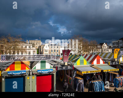 Norwich Market Square, Stadtzentrum Von Norwich. Gegründet im späten 11. Jahrhundert mit rund 200 Ständen. Zum besten großen Markt im Freien in Großbritannien gewählt. Stockfoto