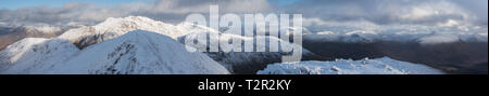 Sbow, schneebedeckten Berge von Glen Coe und Glen Etive von Sgurr na h-Ulaidh, Schottland Stockfoto