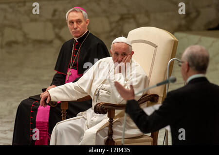 Papst Franziskus hält, ein Publikum zu den Italienischen Verband gegen Leukemia-Lymphomas und Myelom, zum 50. Jahrestag ihrer Gründung, in der Aula Paul VI. im Vatikan: Papst Franziskus Wo: Rom, Italien Wann: 02 Mar 2019 Credit: IPA/WENN.com ** Nur für die Veröffentlichung in Großbritannien, den USA, Deutschland, Österreich, Schweiz ** verfügbar Stockfoto