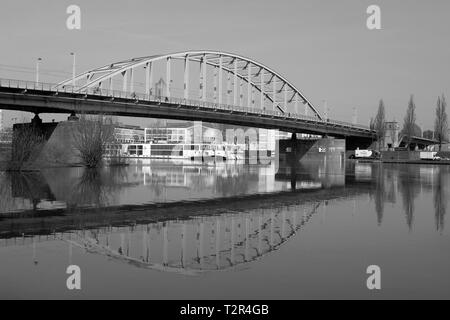 John Frost Brücke über Niederrhein in Arnheim schwarz weiß Stockfoto