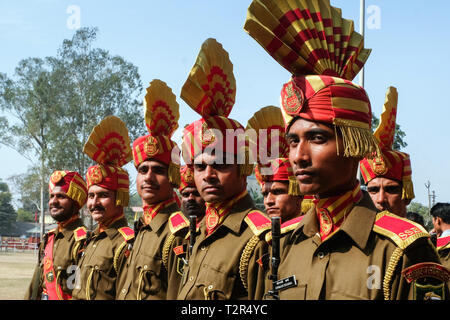 Parade der indischen Armee Soldaten, die am Tag der Republik 26. Januar. 2019 in Tezpur, Assam, Indien --- Parade von Soldaten der indischen Armee am Tag der Republik 26.1.2019 in Tezpur, Bundesstaat Assam, Indien Stockfoto