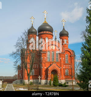 Die Christi-Himmelfahrt-Kathedrale in der Heilig-kreuz-Kloster. Lukino Dorf. Region Moskau. Russland Stockfoto