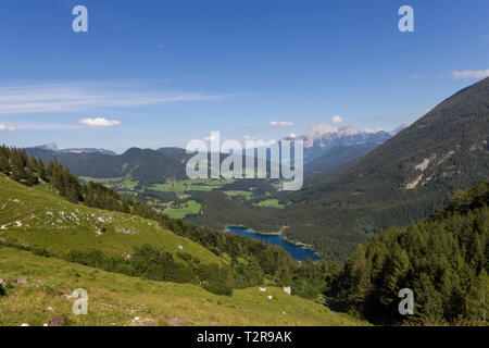 Wanderung von Bindalm zur Halsalm und zurück zum Hintersee. Stockfoto