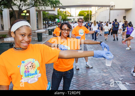 Miami Florida, Bayfront Park, Mercedes Benz Miami Corporate Run, gemeinnützige Veranstaltung, Läufer, Wanderer, Server Mitarbeiter Mitarbeiter Arbeiter arbeiten Stockfoto