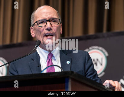 New York, Vereinigte Staaten. 03 Apr, 2019. Democratic National Committee Chairman Tom Perez spricht während National Action Network 2019 Übereinkommen im Sheraton Times Square Credit: Lev Radin/Pacific Press/Alamy leben Nachrichten Stockfoto