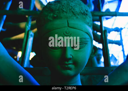 Kumartuli, West Bengal, Indien, 2016: Handgefertigte Modell aus Ton von 'Maa Devi Durga' im Bau in Kumortuli, ist traditionelle Töpfer Viertel im Norden Stockfoto