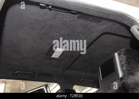 Die Decke der SUV-Auto von Schwarz weiches Material alkantara in