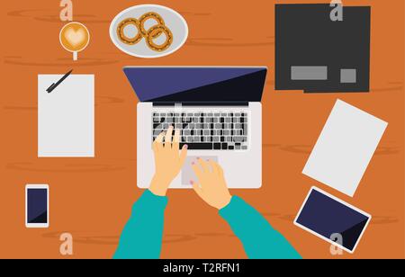 Die Hand einer Frau arbeitet an einem Notebook auf einem braunen Holz- Schreibtisch platziert. Es gibt Telefone, Tablet, einem Dokument, Kaffeetassen, Donuts und als Hintergrund Stock Vektor