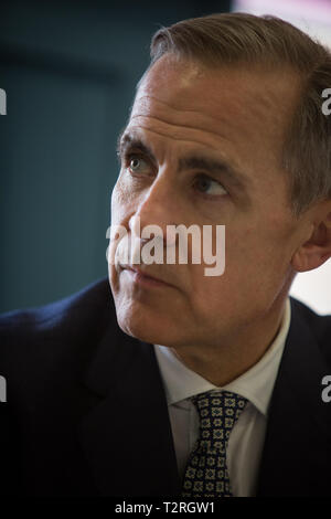 Mark Carney, Gouverneur der Bank von England, hört auf die Vertreter der Organisationen ihre Vorstellungen und ihr Wissen teilen zu lernen, in einem Forum, in Glasgow, Schottland, stattfand, am 3. April 2019. Stockfoto