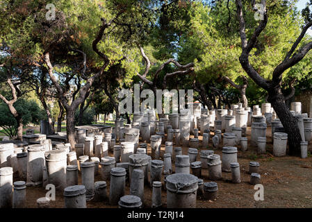 Ernste Markierungen am Kerameikos, auch als Ceramicus, alten Friedhof in Athen, Griechenland Stockfoto