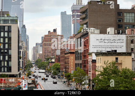 New York, USA - 28. Juni 2018: 10. Avenue im Chelsea Nachbarschaft an einem regnerischen Tag. Stockfoto