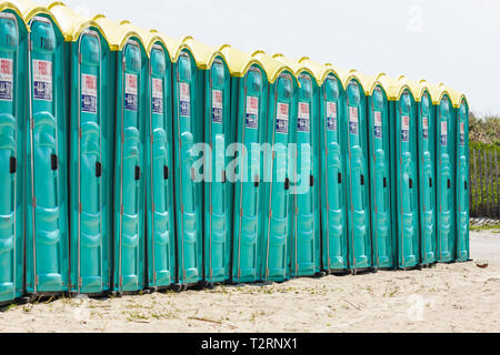 Miami Beach Florida, Lummus Park, tragbare Toiletten, geformter Kunststoff, Port A john, Komfort, Port A Toilette, sanitäre Einrichtungen, Reihe, Toilette, FL090403077 Stockfoto