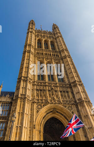 29. März 2019. London. Union Flaggen durch das Europäische Parlament im Parlament Square London fliegen Stockfoto