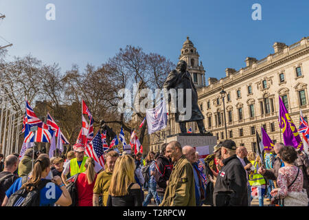 29. März 2019. London. Brexit bedeutet verlassen, Demonstranten in Parliament Square London Stockfoto