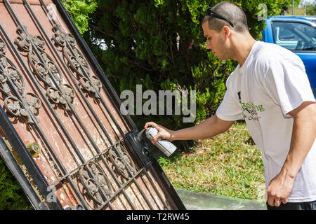 Miami Florida, Coconut Grove, nationaler Tag des Wiederaufbaus zusammen, kostenlose Hausreparatur, Besitzer mit niedrigem Einkommen, Freiwillige Freiwillige Community Service ehrenamtlich Stockfoto