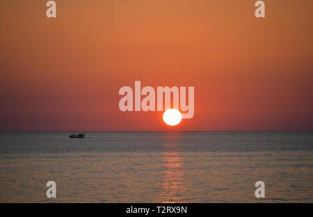 Bunte offene Meer Sonnenuntergang in Kroatien Stockfoto