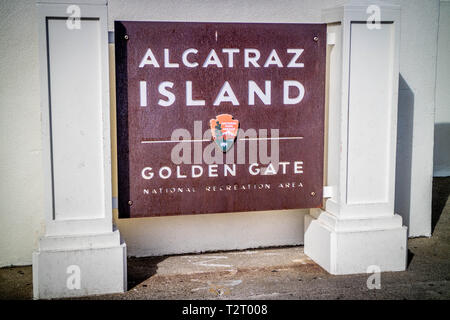 San Francisco, Kalifornien, USA - 28. Oktober 2017: Ein einladendes Schild am Eingang der Insel Alcatraz Stockfoto