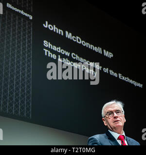 Shadow Schatzkanzler John McDonnell, gibt eine Rede zu Unternehmen, die Staats- und Regierungschefs auf dem Bloomberg europäischen Hauptsitz in London. Stockfoto