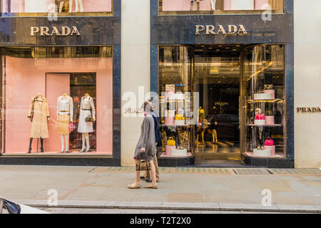 April 2019. London. Ein Blick auf die Prada Store auf der Bond Street in London. Stockfoto