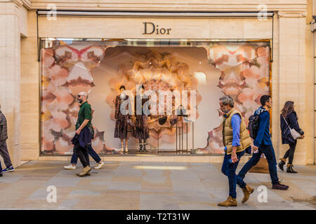 April 2019. London. Ein Blick auf die Dior Store auf der Bond Street in London. Stockfoto