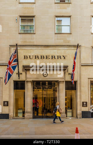 April 2019. London. Ein Blick auf die Burberry Store auf der Bond Street in London. Stockfoto