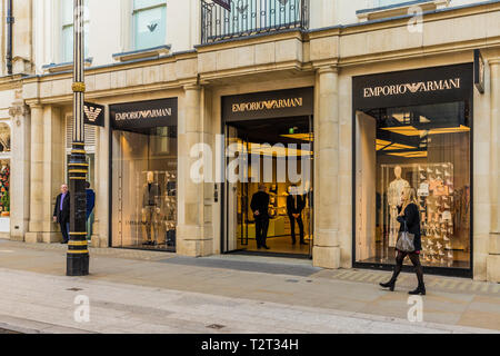 April 2019. London. Ein Blick auf die Emporio Armani Store auf der Bond Street in London. Stockfoto