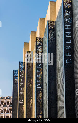 April 2019. London. Ein Blick auf Debenhams Beschilderung an der Oxford street Flagship Store in London Stockfoto