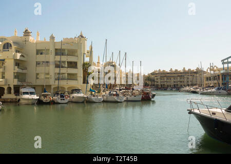 Benalmadena Spanien. Benalmádena Hafen, Luxus Puerto Marina, Costa del Sol, Málaga Provinz. Andalusien, Süd Spanien, Europa. Stockfoto