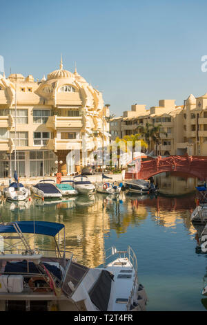 Benalmadena Spanien. Benalmádena Hafen, Luxus Puerto Marina, Costa del Sol, Málaga Provinz. Andalusien, Süd Spanien, Europa. Stockfoto