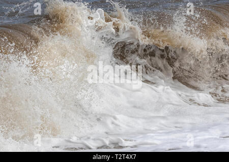 Meer Skulptur, brechenden Wellen und starke Wasser Stockfoto