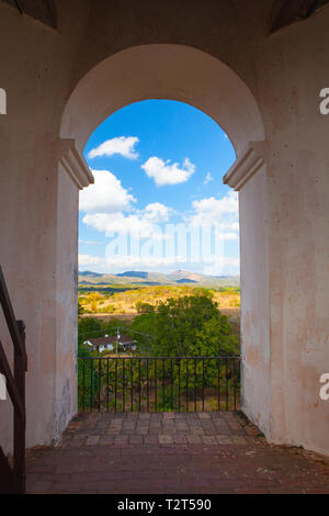 Blick von der oberen Manaca Iznaga alte Sklaverei Turm in der Nähe von Trinidad, Kuba. Der Manaca Iznaga Turm ist der höchste Aussichtsturm gebaut in der karibisc Stockfoto