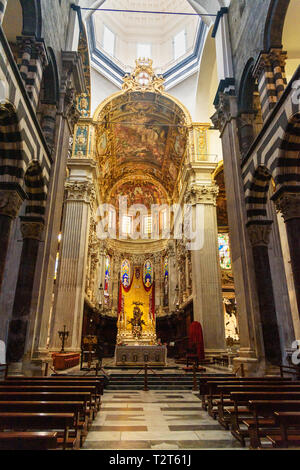 Genua, Italien - Oktober 15, 2018: das Innere der Kathedrale von Saint Lawrence, Duomo di Genova Stockfoto