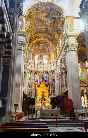 Genua, Italien - Oktober 15, 2018: das Innere der Kathedrale von Saint Lawrence, Duomo di Genova Stockfoto