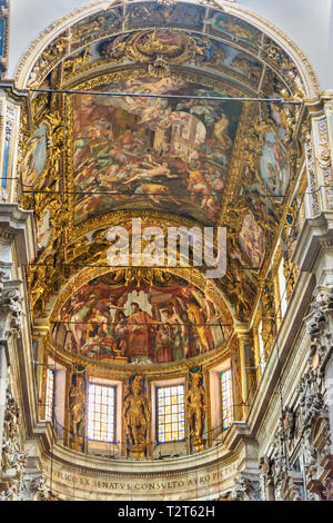 Genua, Italien - Oktober 15, 2018: das Innere der Kathedrale von Saint Lawrence, Duomo di Genova Stockfoto