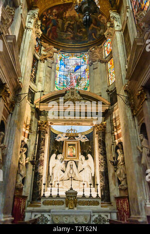 Genua, Italien - Oktober 15, 2018: das Innere der Kathedrale von Saint Lawrence, Duomo di Genova Stockfoto